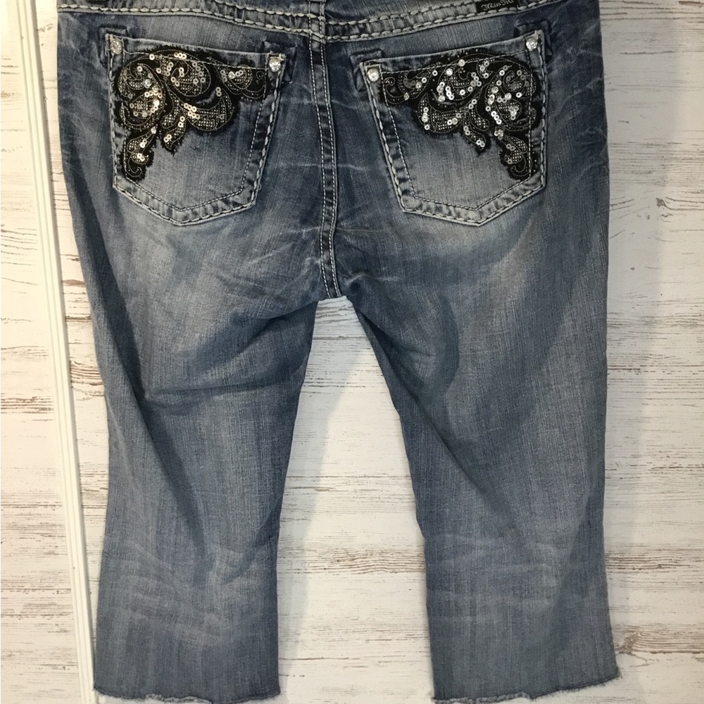 Vintage Miss Me Blue Embellished Easy Capri Cut Jeans size 34 x 20 1/2 - Picture 3 of 11